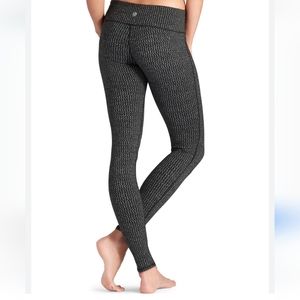 Athleta Heartbeat Chaturanga Leggings Black White Zigzag